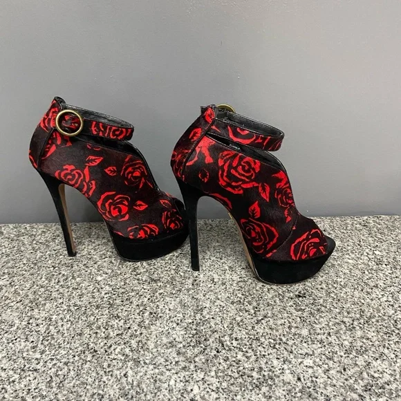 BETSEY JOHNSON Black/Red Roses Pony Hair Peep Toe Stiletto Platforms Whimsy  6.5 - Picture 3 of 17